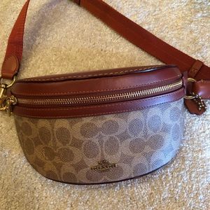 Coach Leather Fanny Pack😍